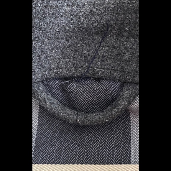 Aunthentic Burberry Wool Coat Men’s - Small - Picture 10 of 10